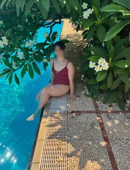 Alena, 33