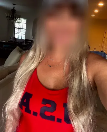 Amira, 38