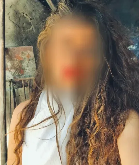 Claudia, 32