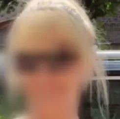 Leonie, 37