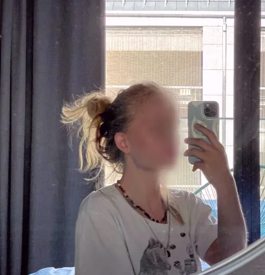 Leonie, 19