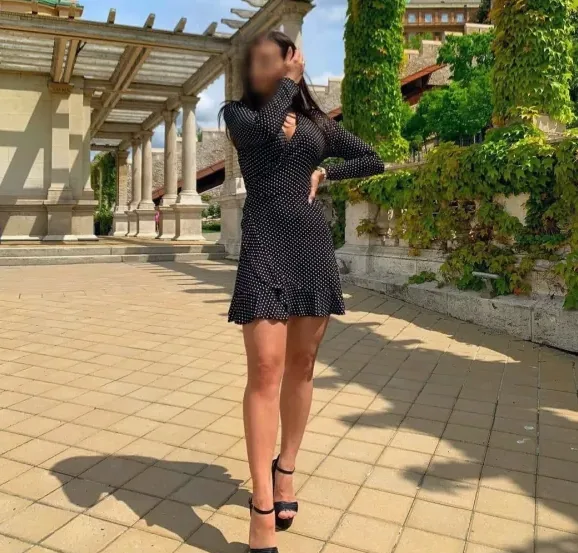 Nadine, 36