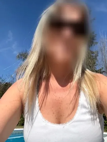 Pia, 40